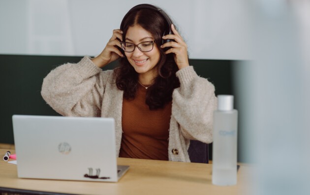 Trainee in an online meeting